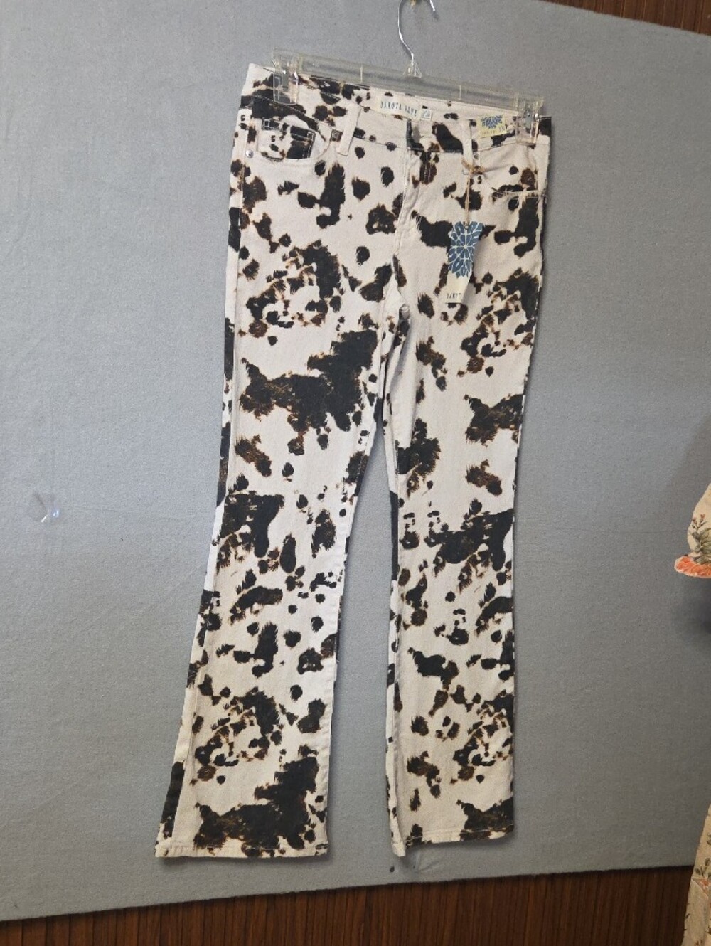 NWT Dakota Cow Print Flare Jeans Black Cream Women's Size 3 Or 26 - Picture 2 of 5